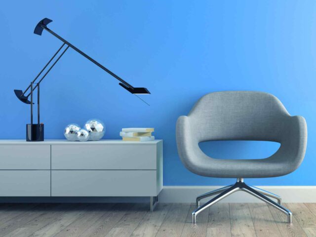 http://www.magicmob.ro/wp-content/uploads/2017/05/image-chair-blue-wall-640x480.jpg